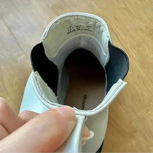 Amazon Essentials Women’s Combat Chelsea Boots, Black/Off White, Size 10 - Picture 15 of 16